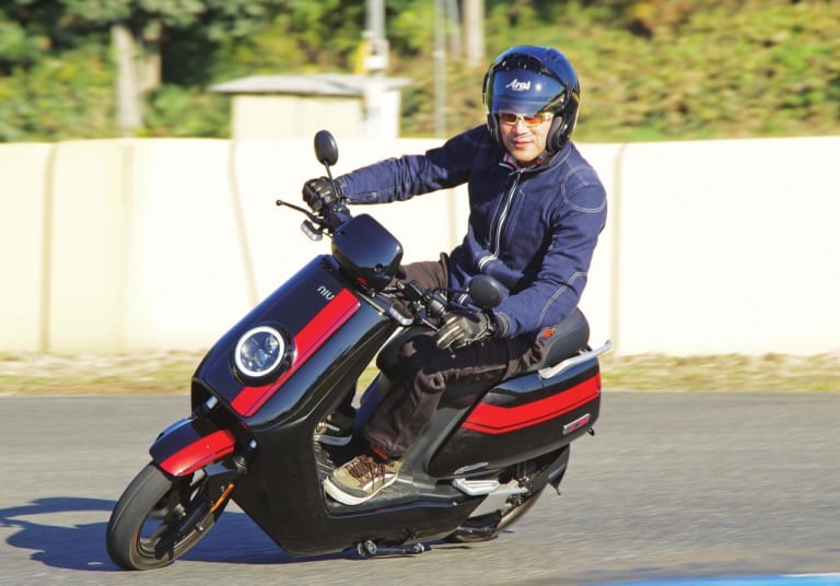 電動バイクXEAM「niu N-GT」|キビキビ走る!スマホアクセサリメーカーが放つ電動バイク「niu N-GT」試乗レポート
