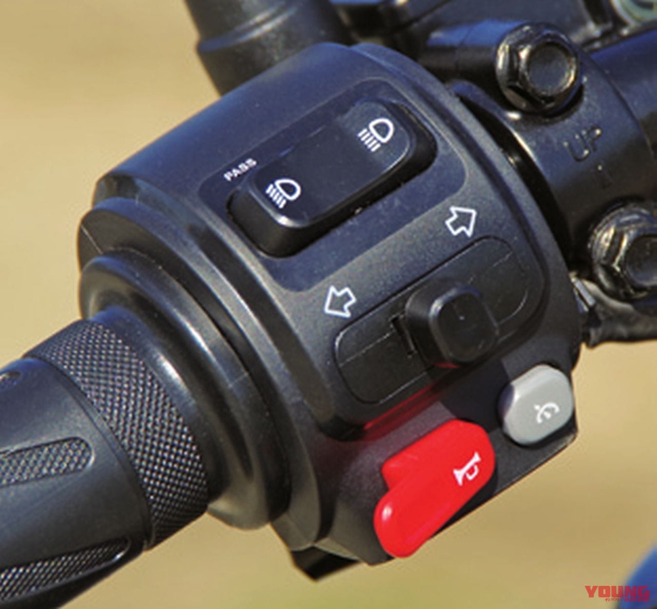 電動バイクXEAM「niu N-GT」ハンドルスイッチ