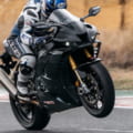 【映像】なんというサウンド!「CBR1000RR-R」アクラポヴィッチ エキゾーストノート【ノーマルです】