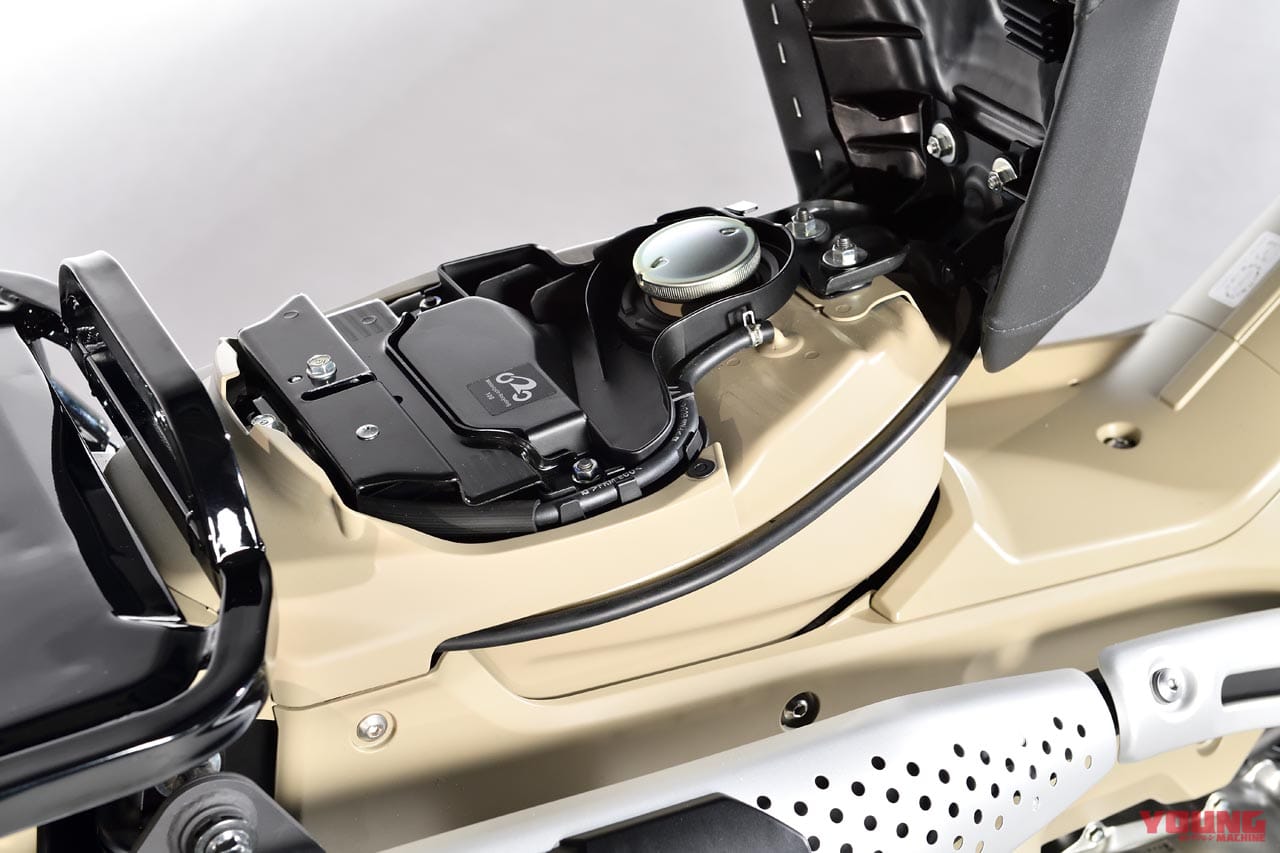 CT125ハンターカブの燃料タンク|【動画】「ハンターカブ」と「スーパーカブ」同じ原付二種の125だけど、なにが違う?
