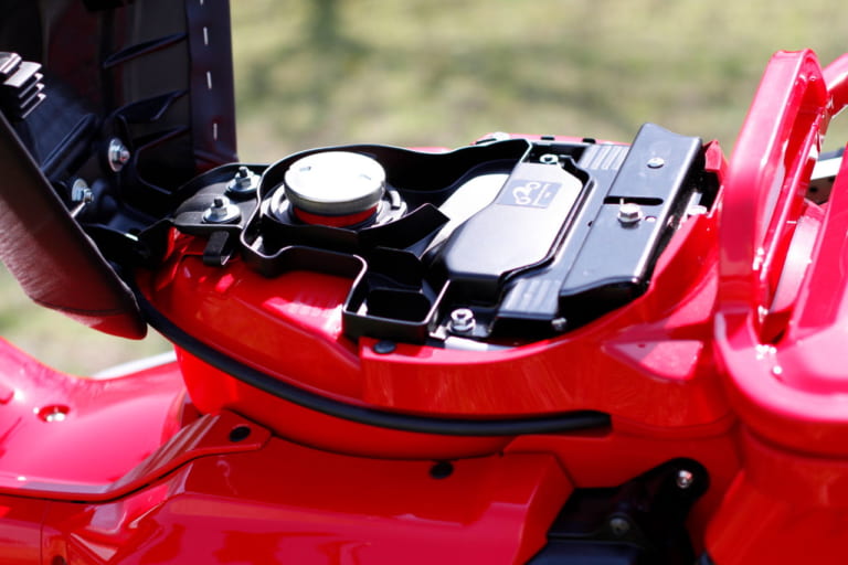 CT125ハンターカブの燃料タンク|【映像】CT125ハンターカブはどんな乗り味? スーパーカブC125とスペック比較で予想してみる