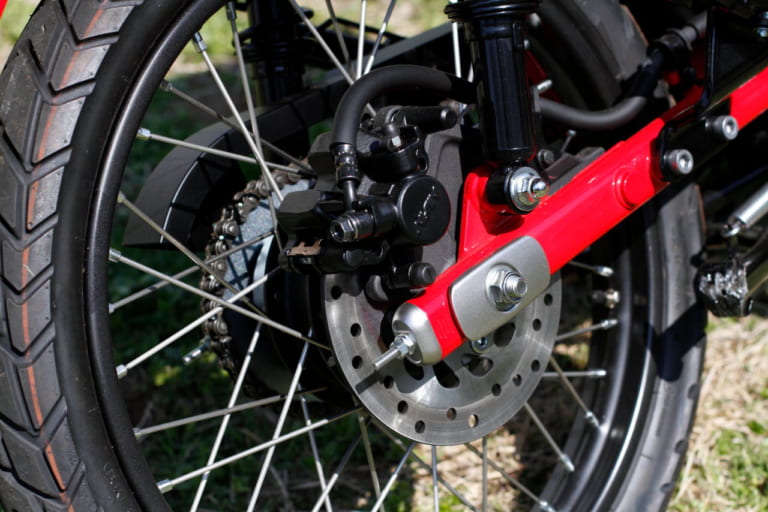 CT125ハンターカブのリヤブレーキ|【映像】CT125ハンターカブはどんな乗り味? スーパーカブC125とスペック比較で予想してみる