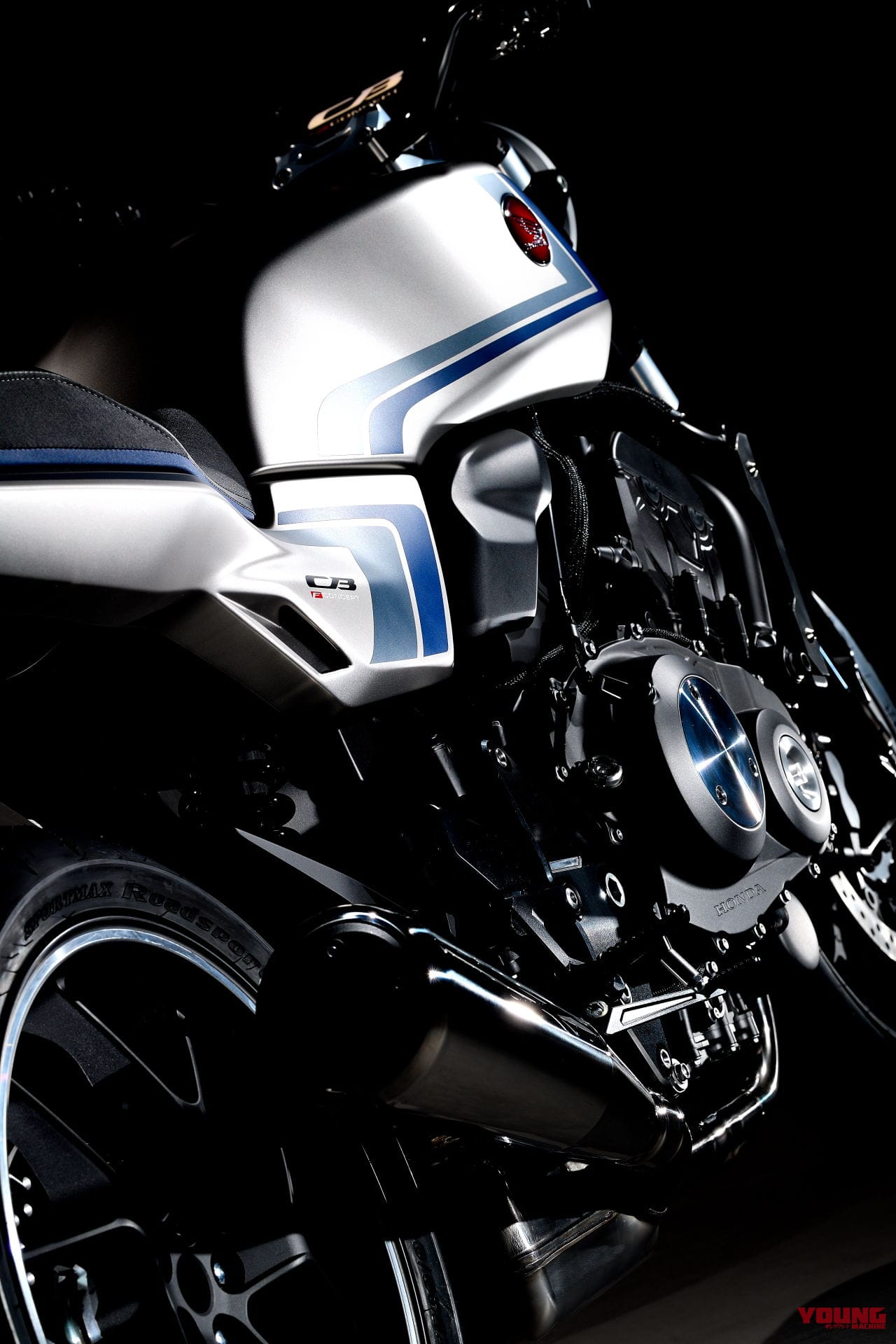 ホンダCB-F コンセプト|【映像×2】Z900RSとガチンコ勝負! よみがえるスペンサー仕様「CB-F コンセプト」が世界初公開