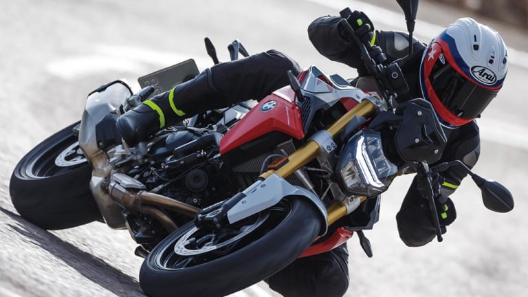 BMW F900R|’20 BMW F900R/XR 海外試乗レポート【Fシリーズの真打登場か!?】