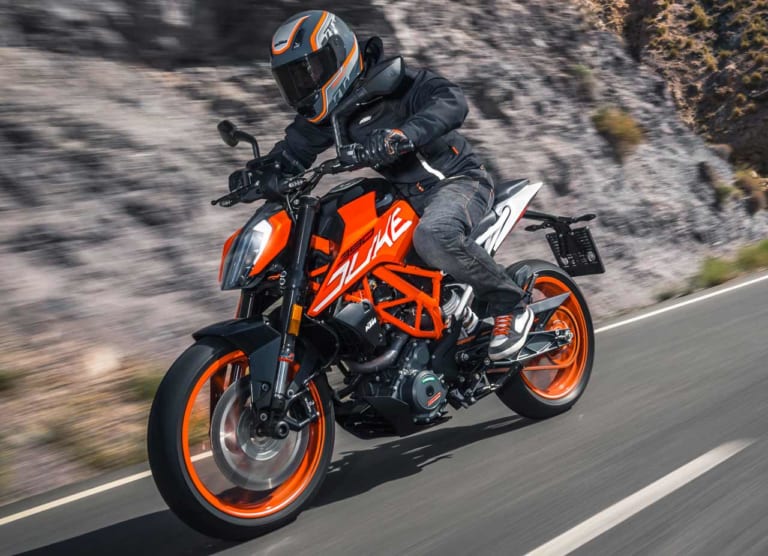 KTM 390/250/125デューク|’19 外国車バイク人気ランキング【マシン・オブ・ザ・イヤー投票】