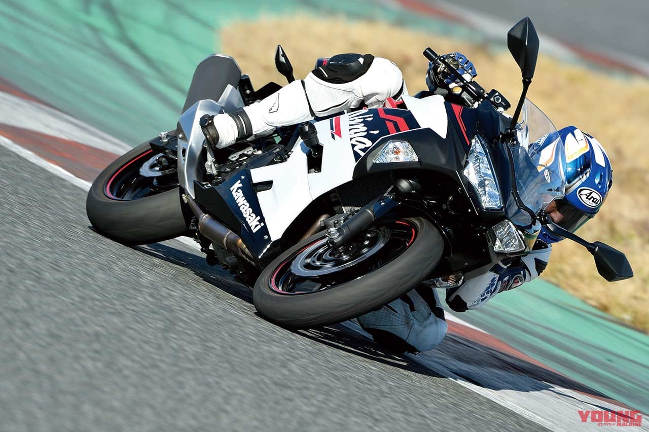 カワサキ Ninja400|250cc4気筒の実力再検証:ZXR250 vs Ninja400比較サーキットテスト