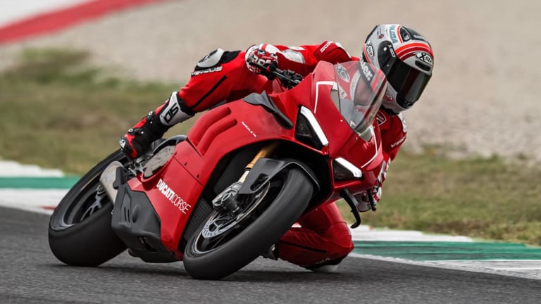 ドゥカティ パニガーレV4シリーズ|’19 外国車バイク人気ランキング【マシン・オブ・ザ・イヤー投票】