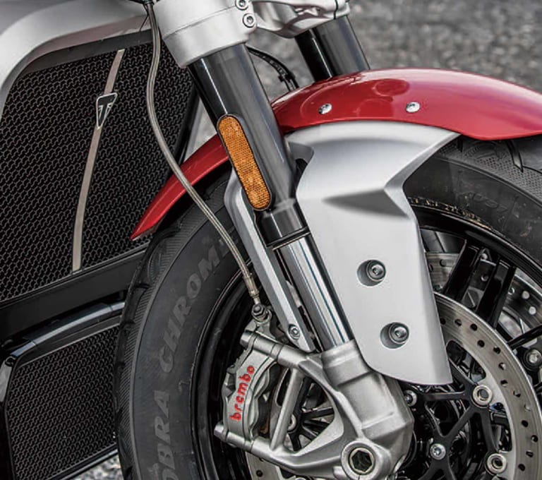 トライアンフ ロケット3R|トライアンフ ロケット3R 試乗インプレッション【量産車の世界最大排気量2458cc】