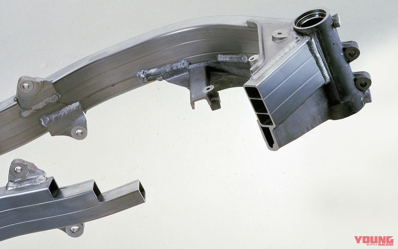 ホンダ CBR250FOUR|250cc直4ヒストリープレイバック・ホンダ編【ハイメカ投入でFZを追撃】