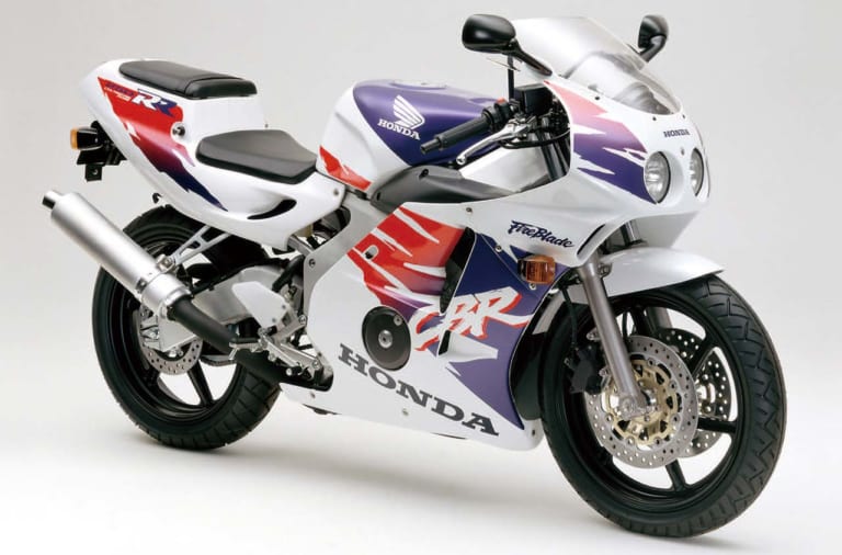 ホンダ CBR250RR|250cc直4ヒストリープレイバック・ホンダ後編【RRの歴史はここから始まった】