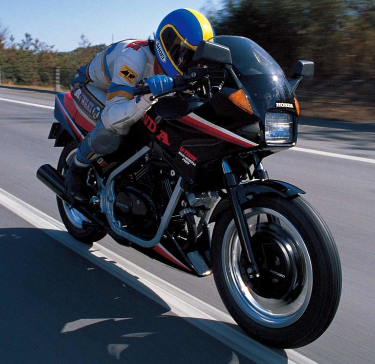 ホンダ VT250F|250cc直4ヒストリープレイバック・ホンダ編【ハイメカ投入でFZを追撃】