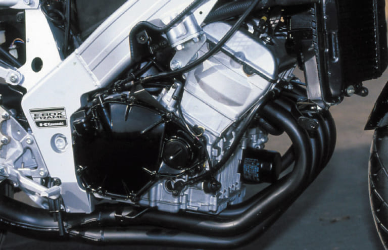 カワサキZXR250|250cc直4・カワサキZXR250ヒストリー【新型ZX-25Rのルーツを辿る】