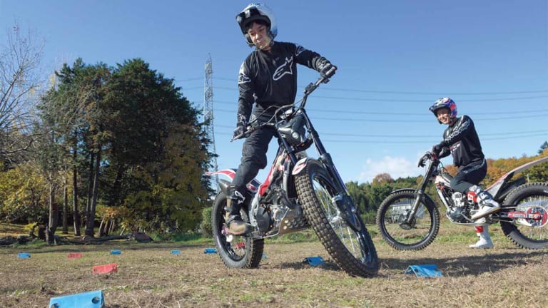 世界GP王者・原田哲也がトライアルに挑戦〈後輪8の字&フロントアップ編〉|世界GP王者・原田哲也がトライアルに挑戦〈後編〉【本多元治プライベートレッスン受講】