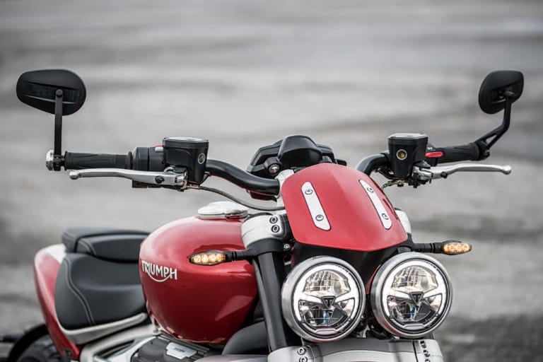 トライアンフ ロケット3R|トライアンフ ロケット3R 試乗インプレ〈後編〉【量産車の世界最大排気量2458cc】