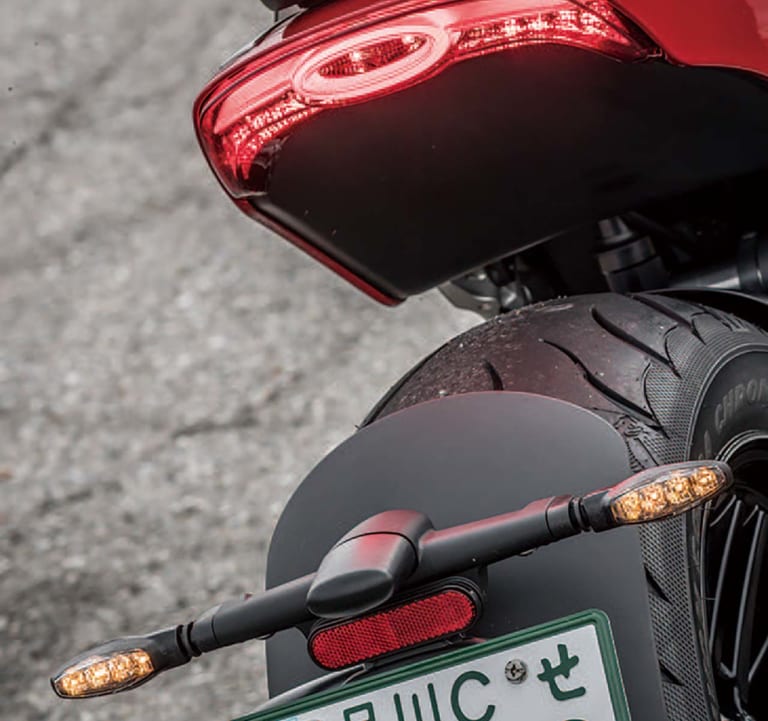 トライアンフ ロケット3R|トライアンフ ロケット3R 試乗インプレ〈後編〉【量産車の世界最大排気量2458cc】