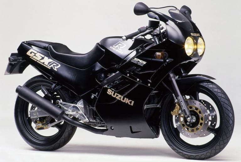 スズキ GSX-R250|「超ショートストローク250cc直4」1987スズキGSX-R250:過激さマシマシのR250Rも【ニッポン旧車列伝】
