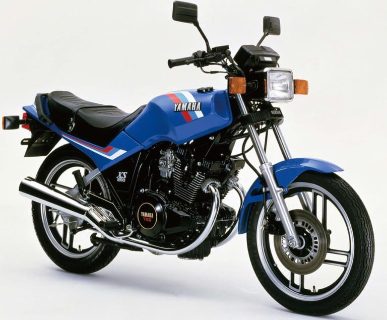 ヤマハ XS250|250cc直4ヒストリープレイバック・ヤマハ編【異次元フェーザーからFZRへ】
