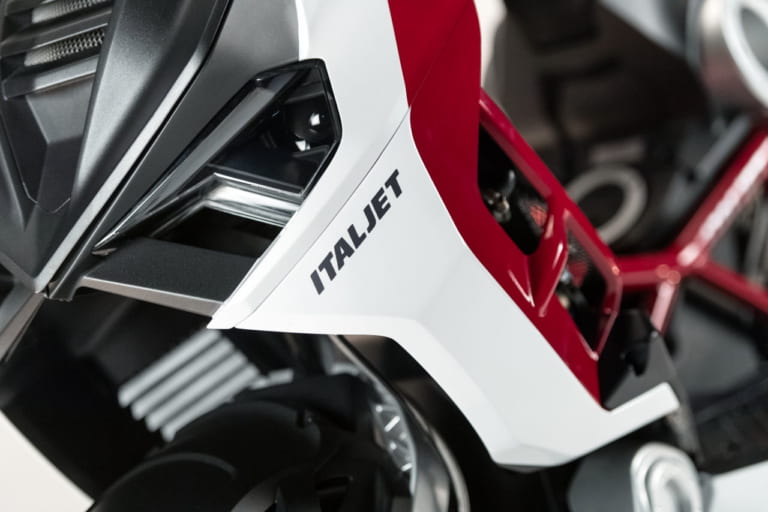 イタルジェット・ドラッグスター|生産開始間近!! イタルジェット「ドラッグスター」のテストライダー&アンバサダーにドヴィツィオーゾが就任!
