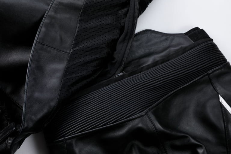 エルフ・スポルトレザージャケット&パンツ|走りを追い求める男たちへ本革セパレート|elf スポルトレザージャケット&パンツ【2020春夏ウエア】