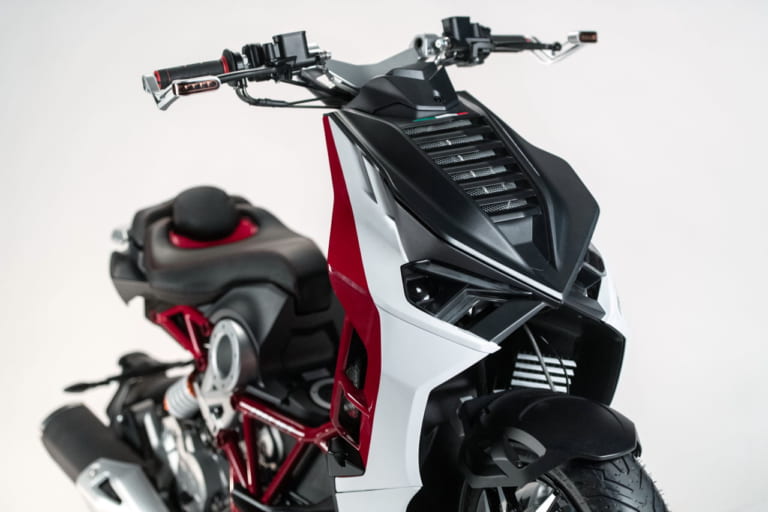 イタルジェット・ドラッグスター|生産開始間近!! イタルジェット「ドラッグスター」のテストライダー&アンバサダーにドヴィツィオーゾが就任!