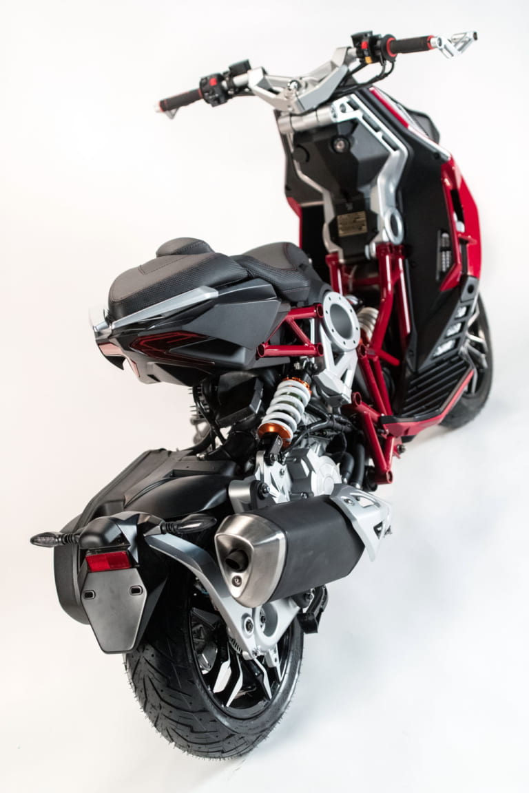 イタルジェット・ドラッグスター|生産開始間近!! イタルジェット「ドラッグスター」のテストライダー&アンバサダーにドヴィツィオーゾが就任!