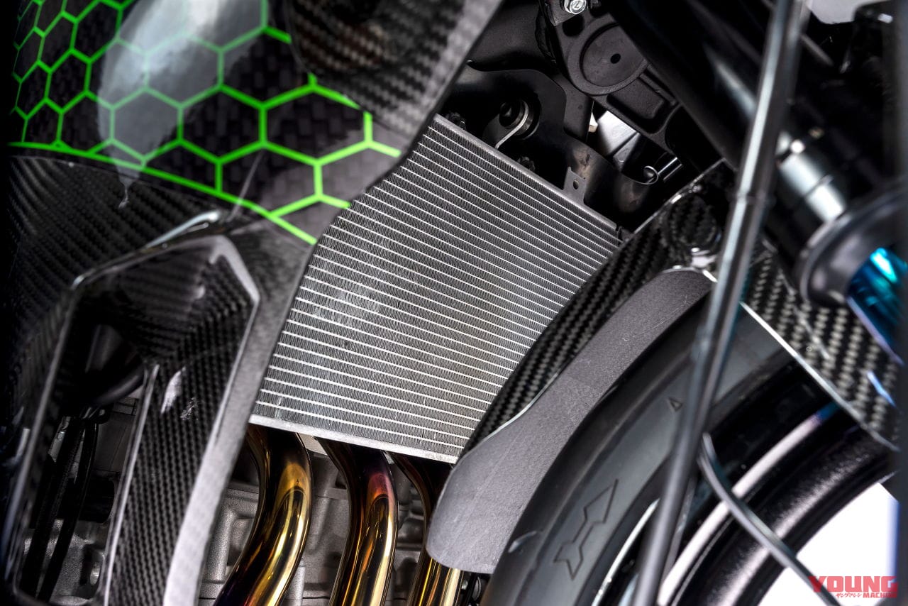 カワサキ・ニンジャZX-25Rレースイメージカスタム|ニンジャZX-25Rにドライカーボン外装/ビートのフルエキ装備! レースカスタム車を解説