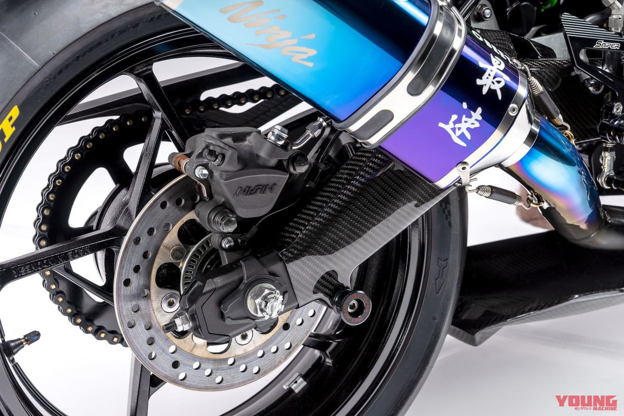 カワサキ・ニンジャZX-25Rレースイメージカスタム|ニンジャZX-25Rにドライカーボン外装/ビートのフルエキ装備! レースカスタム車を解説