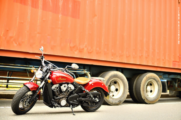 インディアン スカウト|紳士的にゆったりも、アツイ走りもお任せ! 欲張りな要望に応える【INDIAN SCOUT(インディアン スカウト)100thアニバーサリーエディション試乗レポート】