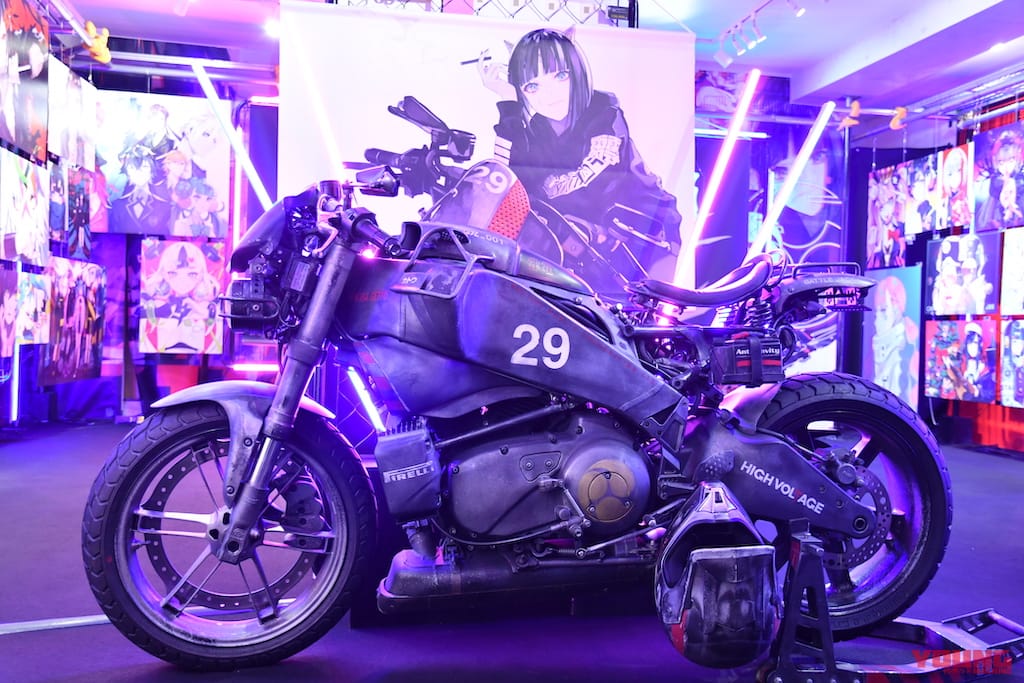 人気イラストレーターlamの初個展 目と雷 に 強酸性雨に打たれたsfバイク展示 Webヤングマシン 最新バイク情報 人気イラストレーターlamの初個展 目と雷 に 強酸性雨に打たれたsfバイク展示 Webヤングマシン 最新バイク情報
