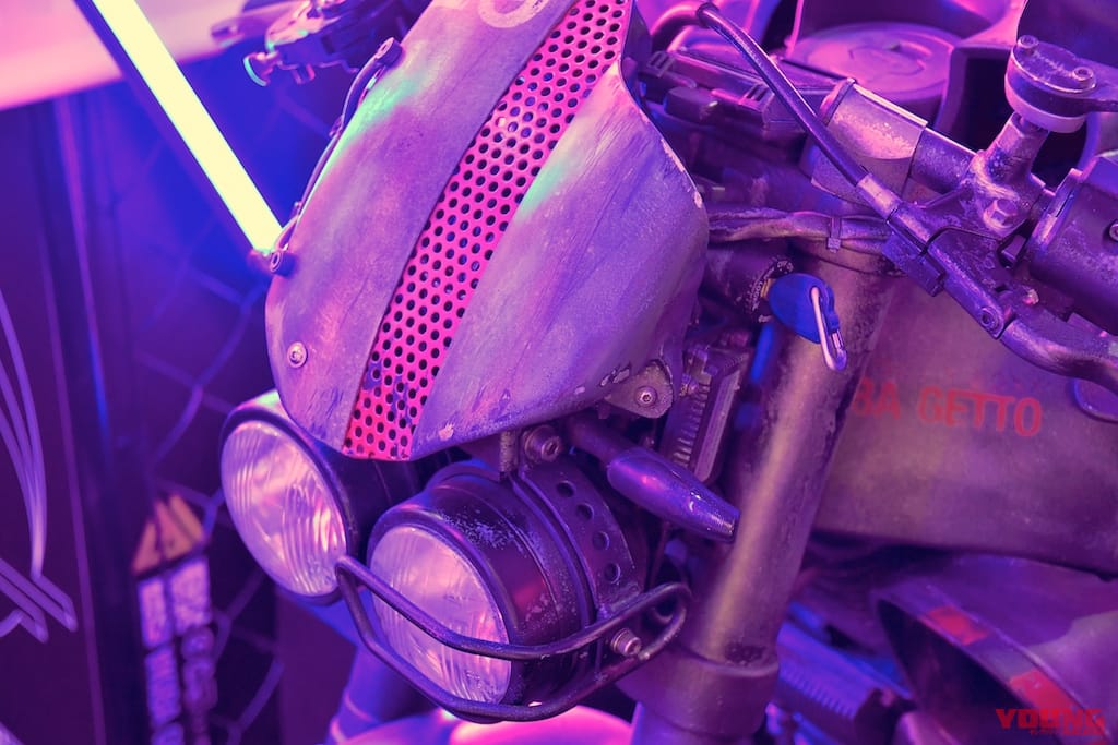 人気イラストレーターlamの初個展 目と雷 に 強酸性雨に打たれたsfバイク展示 Webヤングマシン 最新バイク情報 人気イラストレーターlamの初個展 目と雷 に 強酸性雨に打たれたsfバイク展示 Webヤングマシン 最新バイク情報