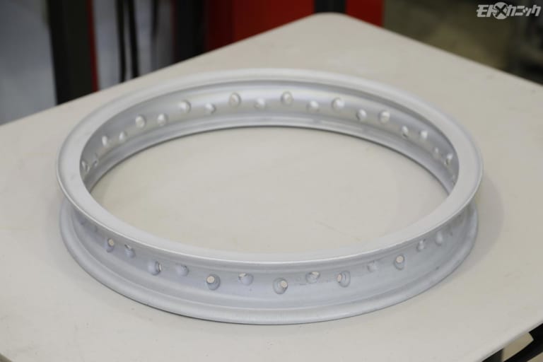 ドゥカティ750純正ボラーニH型アルミリム研磨 by カーベック|輝きが消えたドゥカティ750純正ボラーニH型アルミリムをピカピカに【カーベック研磨】