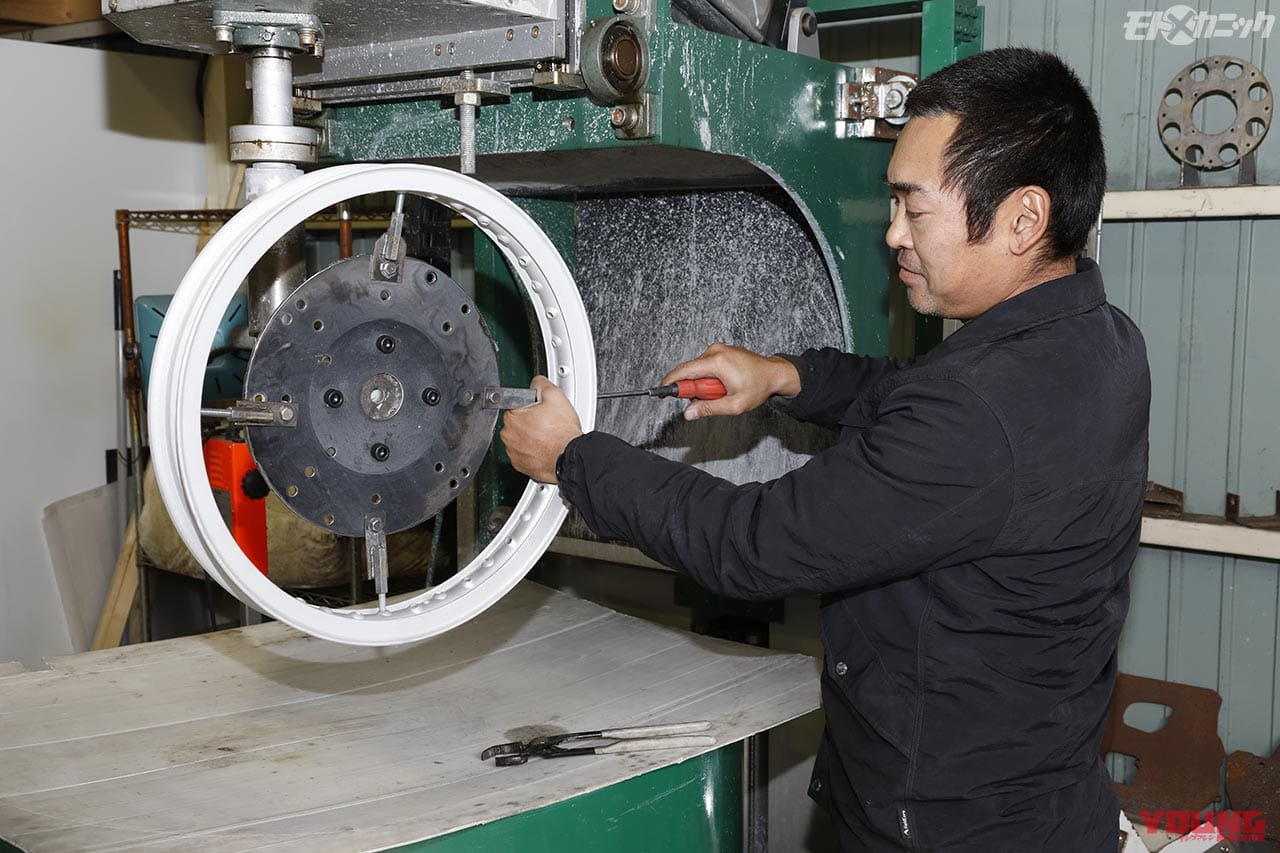 ドゥカティ750純正ボラーニH型アルミリム研磨 by カーベック|輝きが消えたドゥカティ750純正ボラーニH型アルミリムをピカピカに【カーベック研磨】