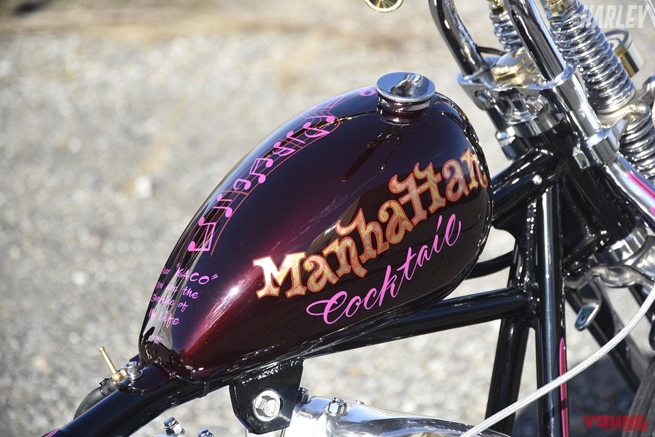 ナロースタイルのピーナッツタンク|こだわりのペイントを施したショベルリジットスプリンガー【ハーレーカスタムNEWS】