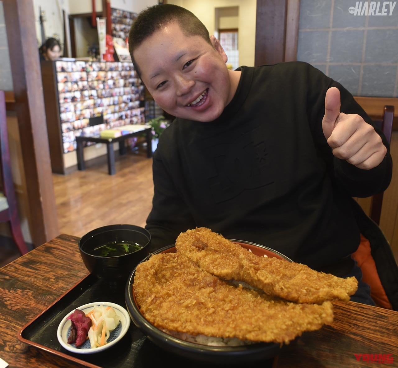 巨大なワラジとんかつ|探検や湯巡りで休日を目一杯楽しむ相棒【ハーレーダビッドソンとともに】
