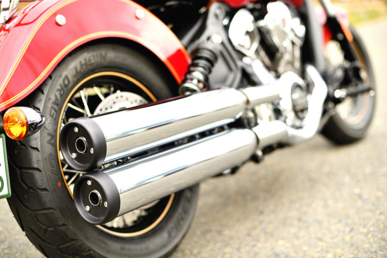 インディアン スカウト|紳士的にゆったりも、アツイ走りもお任せ! 欲張りな要望に応える【INDIAN SCOUT(インディアン スカウト)100thアニバーサリーエディション試乗レポート】