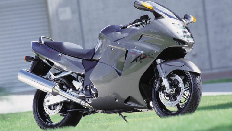 ホンダCBR1100XXスーパーブラックバード|時代を切り拓いた革新のエポックマシン:ホンダCBR1100XXスーパーブラックバード