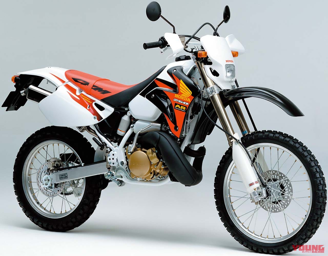 ホンダCRM250AR|時代を切り拓いた革新のエポックマシン〈世界初〉’88〜’99セレクション×5台