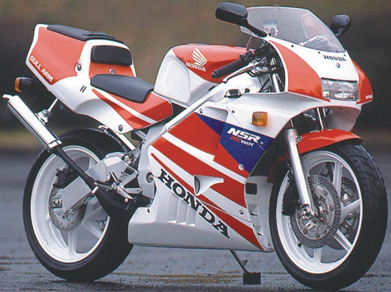 ’90 HONDA NSR250R|時代を切り拓いた革新のエポックマシン:ホンダNSR250R/SP【不動”最強”の座】