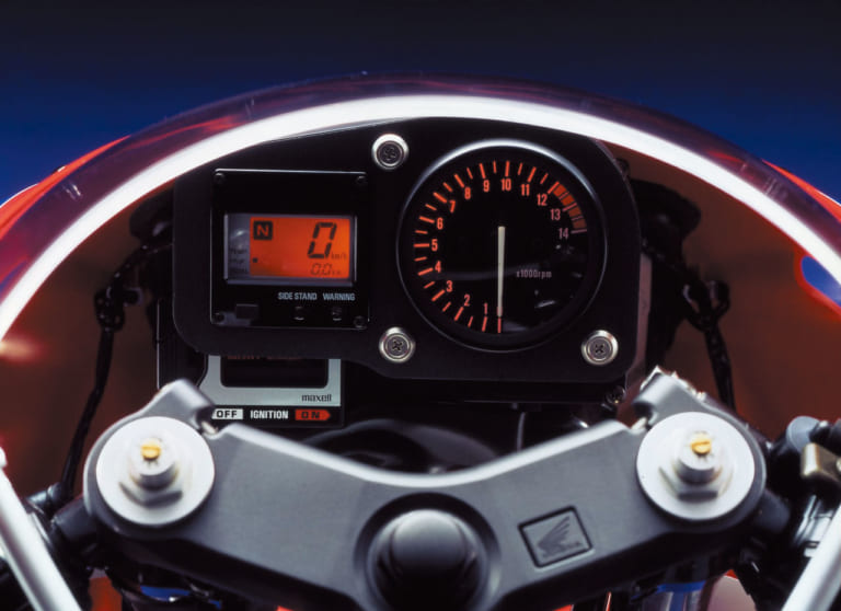 ’94 HONDA NSR250R|時代を切り拓いた革新のエポックマシン:ホンダNSR250R/SP【不動”最強”の座】