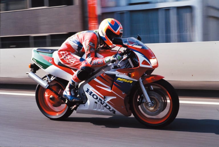 ’94 HONDA NSR250R|時代を切り拓いた革新のエポックマシン:ホンダNSR250R/SP【不動”最強”の座】