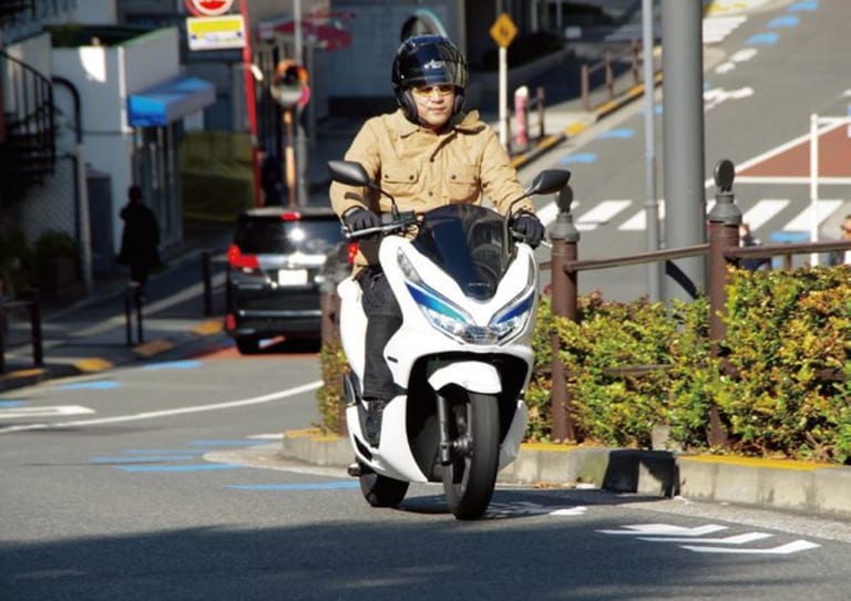 ホンダ PCXエレクトリック|ホンダ PCXエレクトリック試乗レポート【優しい乗り味の電動コミューター】