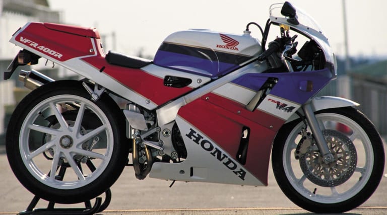 ’87 HONDA VFR400R|時代を切り拓いた革新のエポックマシン:ホンダVFR400R【世界初・プロアーム】
