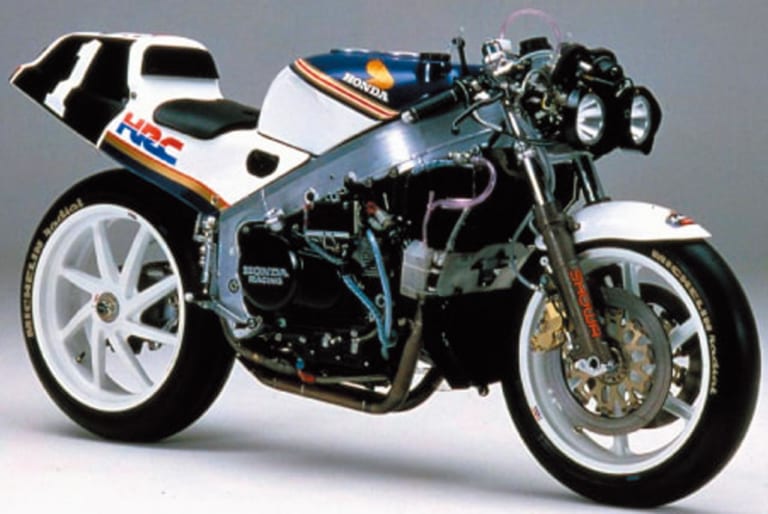 ’87 HONDA VFR400R|時代を切り拓いた革新のエポックマシン:ホンダVFR400R【世界初・プロアーム】