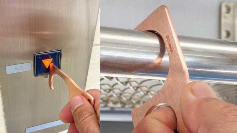 ギルドデザイン 純銅削り出しアシストフック|吊革やドアノブ、タッチパネルに直接触れず身を守る「純銅削り出しアシストフック」