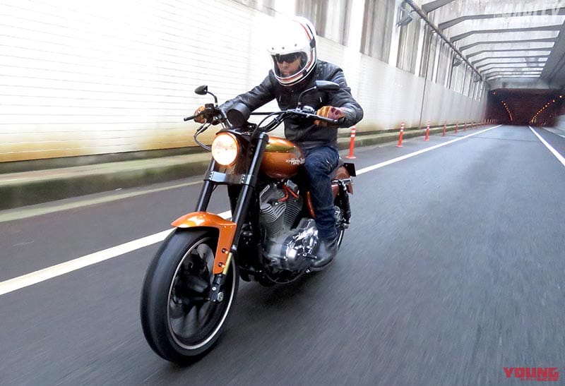 幹線道路を走行中|ハーレースポーツスター883スーパーロー カスタムプロジェクト 後編【一国サイクルワークス】