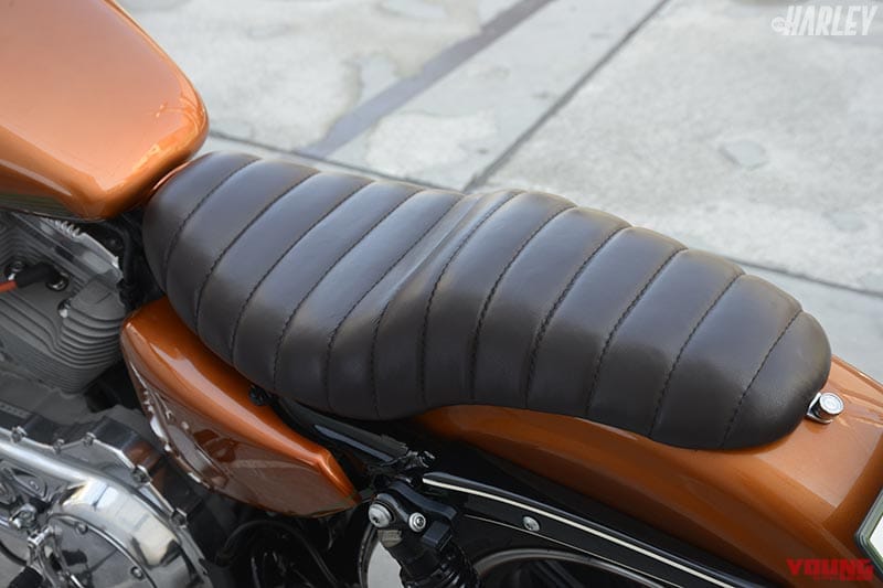 シートもワンオフ製作|ハーレースポーツスター883スーパーロー カスタムプロジェクト 後編【一国サイクルワークス】