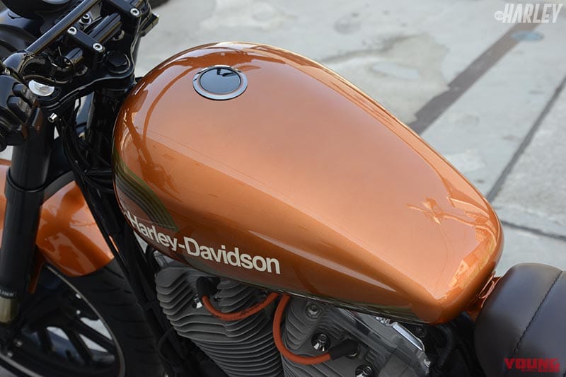 ノーマルタンクの容量は17L|ハーレースポーツスター883スーパーロー カスタムプロジェクト 後編【一国サイクルワークス】
