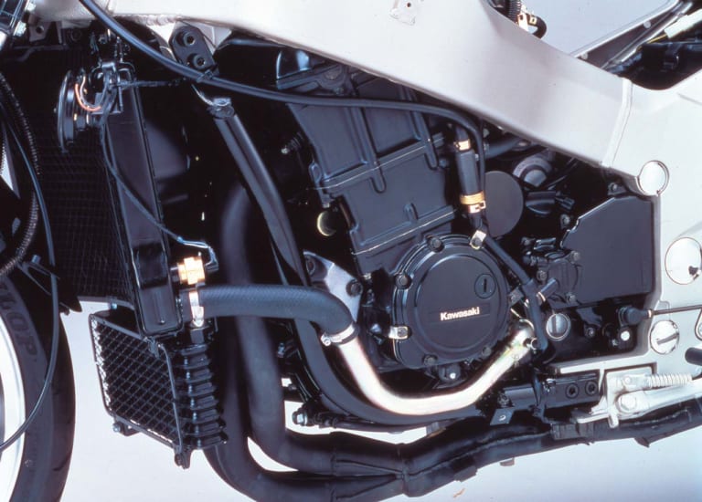 カワサキ ZZ-R1100|時代を切り拓いた革新のエポックマシン:カワサキZZ-R1100【大型初・ラムエア】