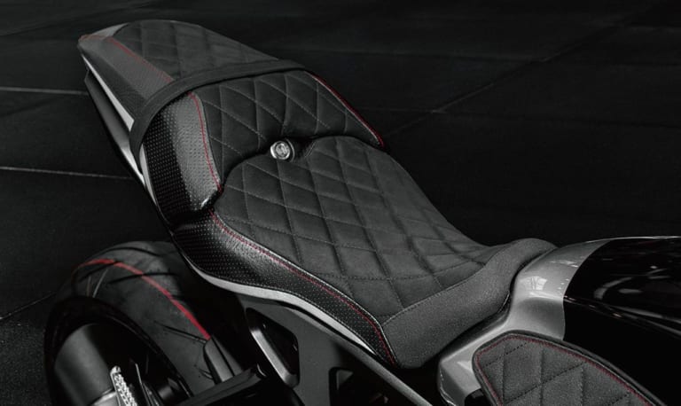 LUIMOTO シートカバー|LUIMOTOシートカバー装着インプレッション【純正に被せるだけでOK】