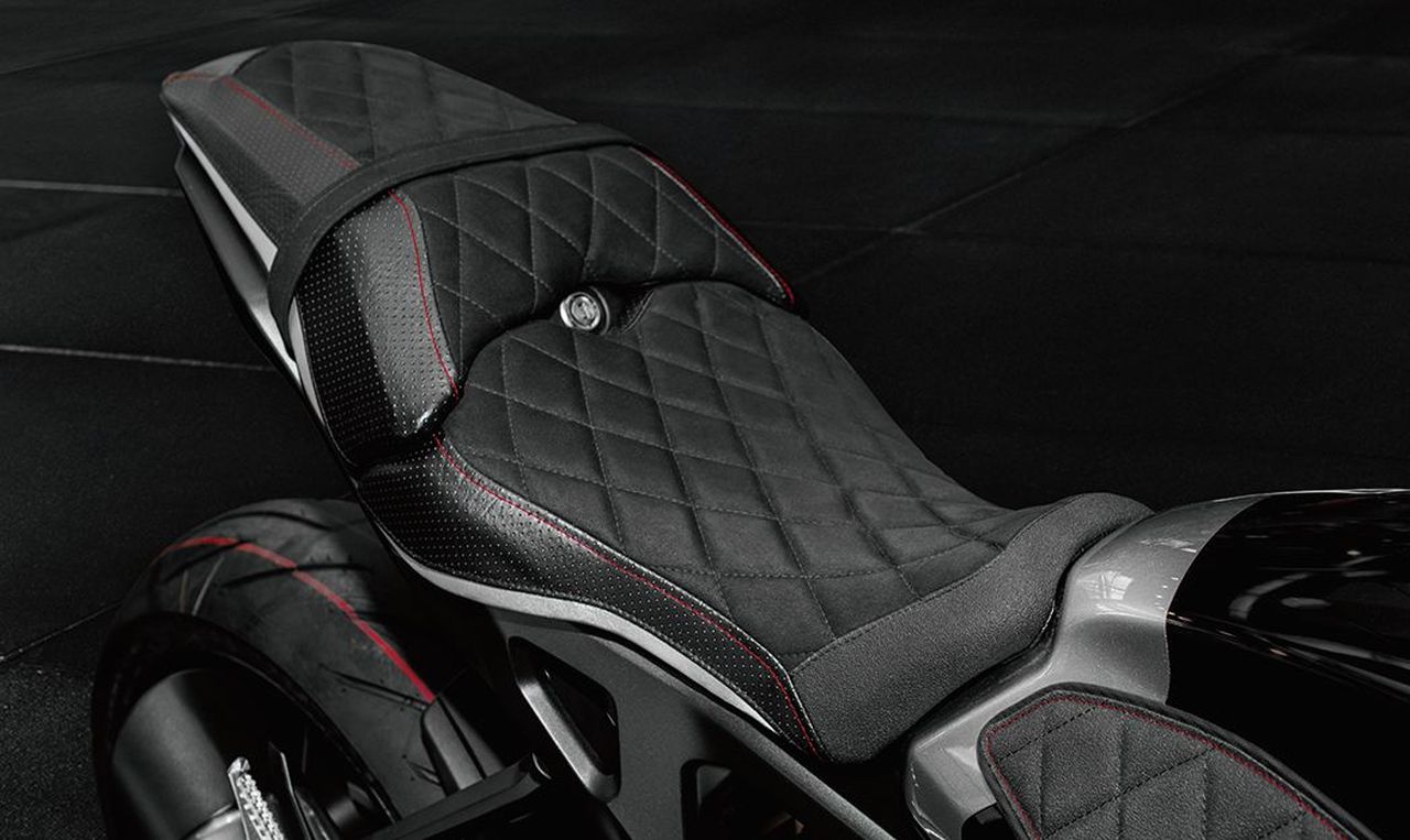 LUIMOTO シートカバー|LUIMOTOシートカバー装着インプレッション【純正に被せるだけでOK】